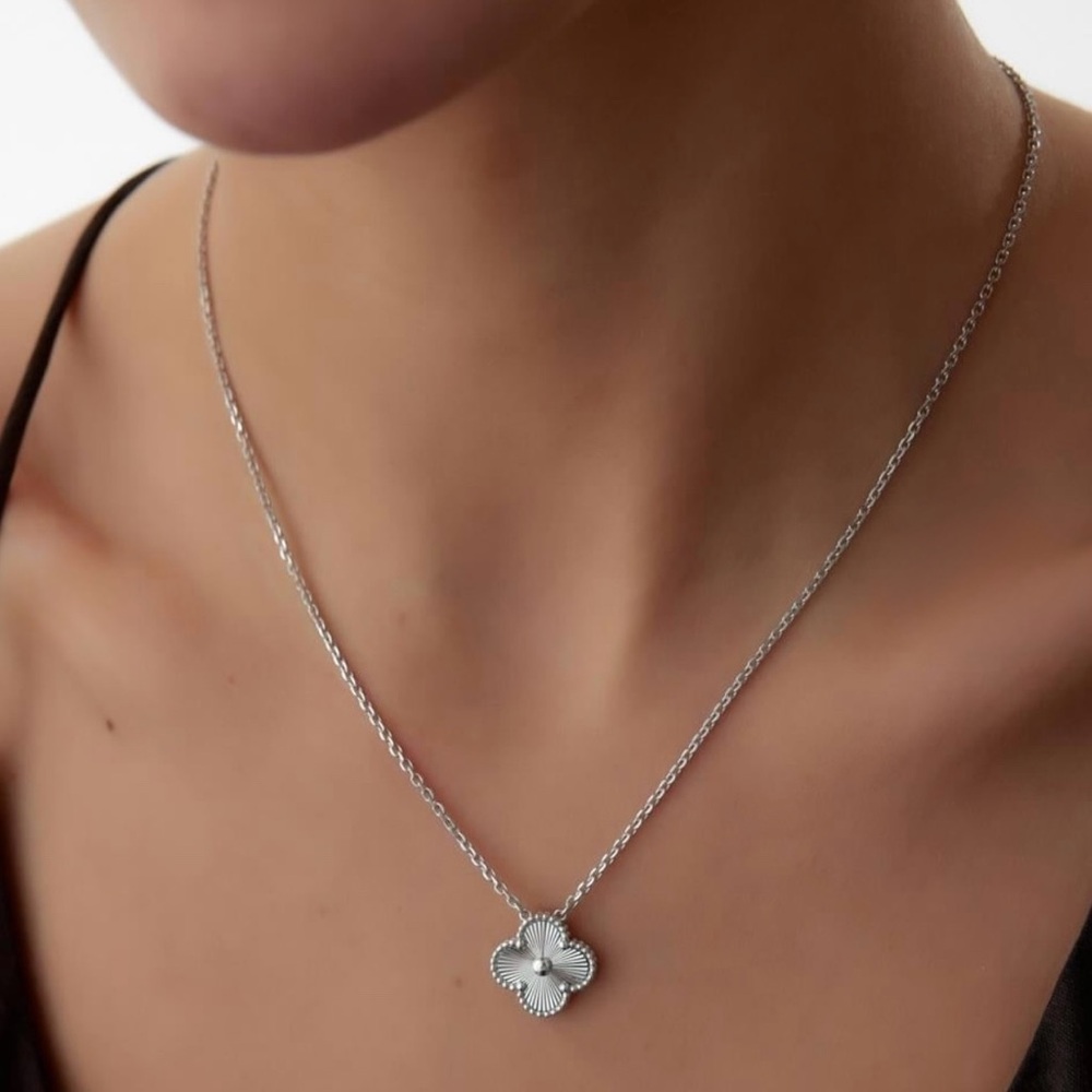 Clover Necklace Stainless Steel Silver Toner